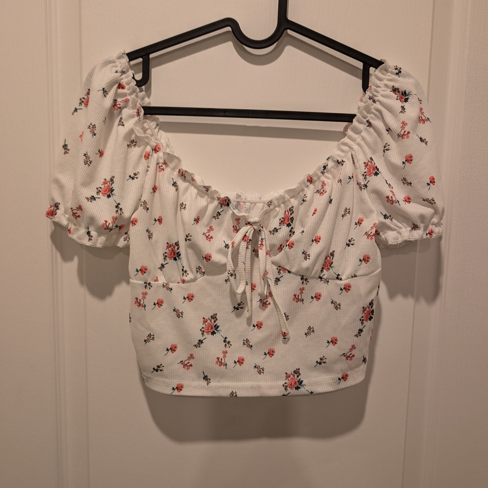 SHEIN White Puff Sleeve Ribbed Crop Floral Blouse